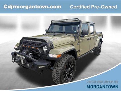 Certified 2025 Jeep Gladiator Sport AWD/4WD image 1