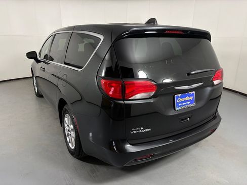 Used 2023 Chrysler Voyager LX FWD image 6