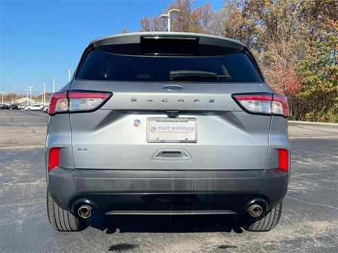 Used 2022 Ford Escape SE w/ SE Sport Appearance Package image 31
