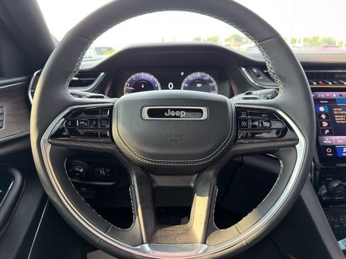 Used 2023 Jeep Grand Cherokee Overland AWD/4WD image 16