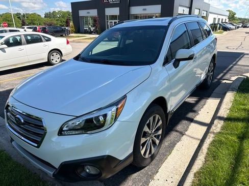 Used 2017 Subaru Outback 2.5i Touring w/ Popular Package #5A AWD/4WD image 2