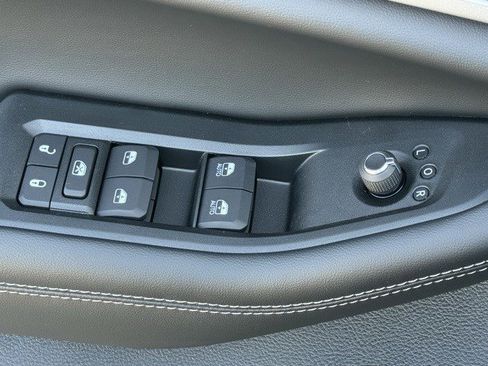 New 2025 Jeep Grand Cherokee Limited image 11