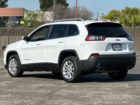 Used 2019 Jeep Cherokee Latitude w/ Cold Weather Group image 5