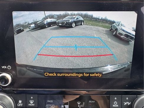 Used 2023 Toyota Highlander XLE AWD/4WD image 28