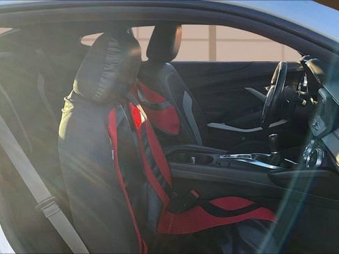 Used 2021 Chevrolet Camaro LT image 7