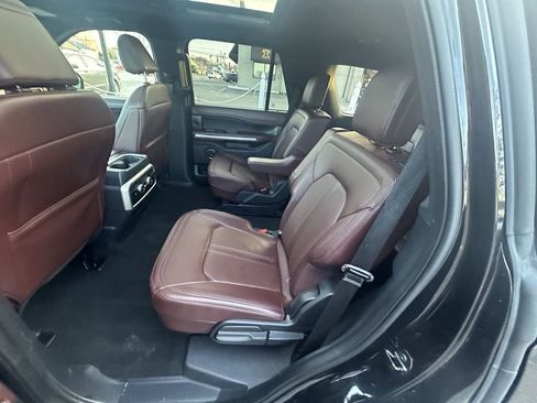 Used 2024 Ford Expedition Limited AWD/4WD image 10