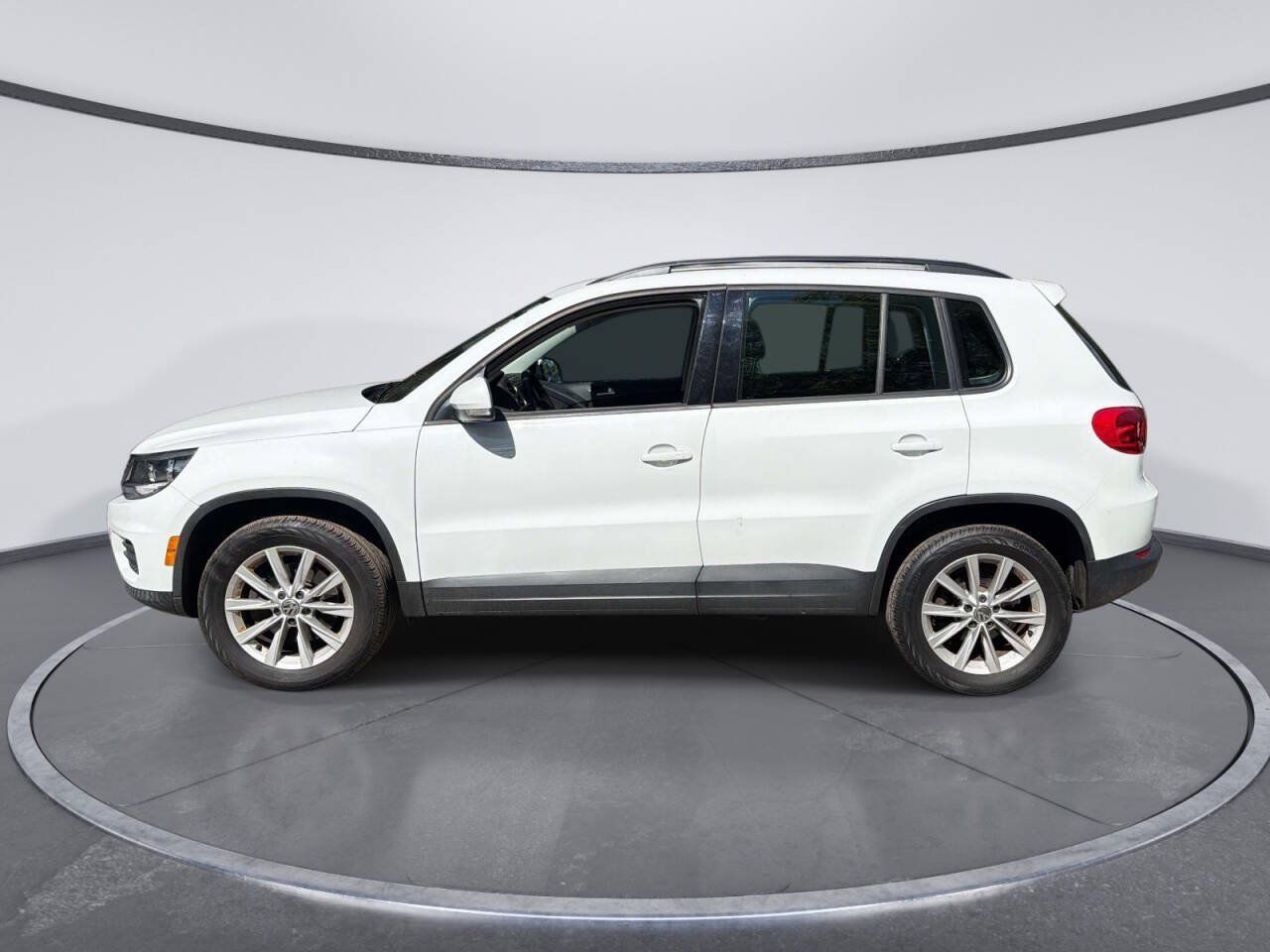 Used 2017 Volkswagen Tiguan S AWD/4WD image 3