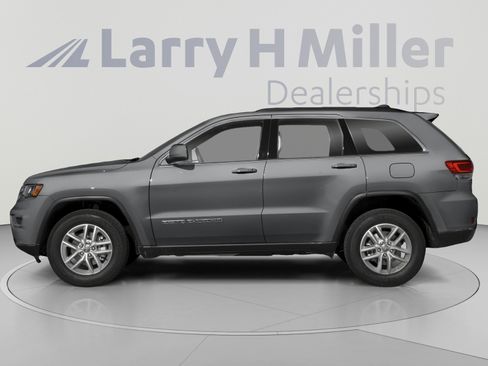 Certified 2019 Jeep Grand Cherokee Laredo w/ 18" Wheel & 8.4" Radio Group AWD/4WD image 3