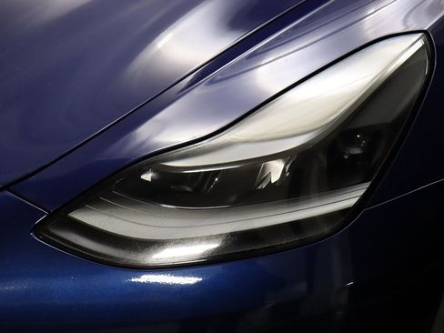 Used 2022 Tesla Model 3 Standard Range image 5