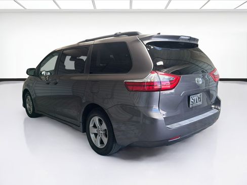 Used 2020 Toyota Sienna LE w/ Carpet Mat Package FWD image 6