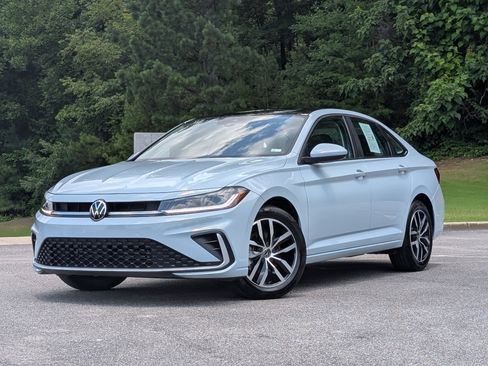 Used 2026 Volkswagen Jetta SE FWD image 4