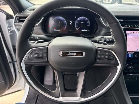 New 2025 Jeep Grand Cherokee L Limited w/ Black Appearance Package image 15