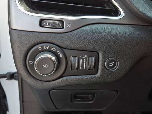 Used 2019 Jeep Cherokee Limited AWD/4WD image 27