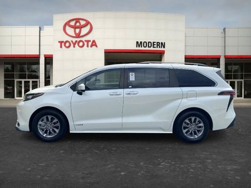 Certified 2021 Toyota Sienna XLE FWD image 8