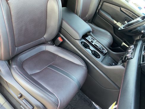 Used 2025 Honda Pilot Black Edition image 8