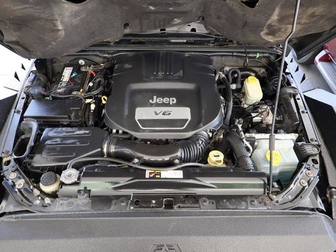 Used 2014 Jeep Wrangler Sport AWD/4WD image 12