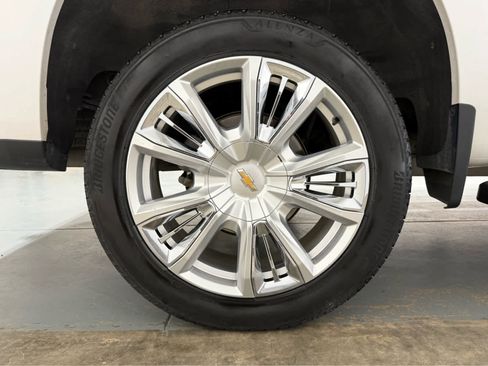 Used 2022 Chevrolet Silverado 1500 High Country w/ High Country Premium Package AWD/4WD image 10