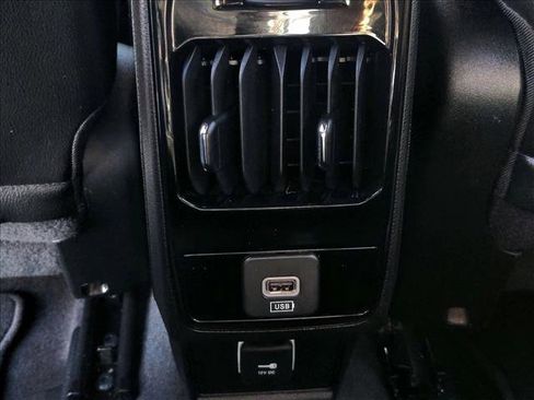 Used 2023 Jeep Compass Limited image 15