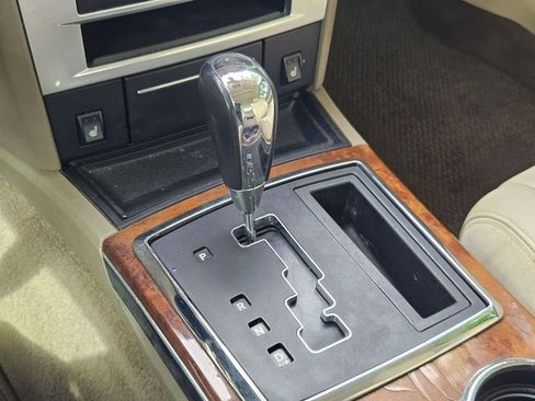 Used 2009 Chrysler 300 C RWD image 25