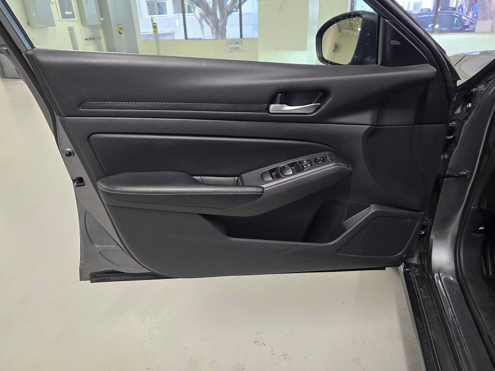 Used 2024 Nissan Altima 2.5 SV FWD image 17