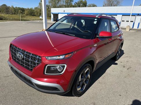Used 2022 Hyundai Venue Limited image 11