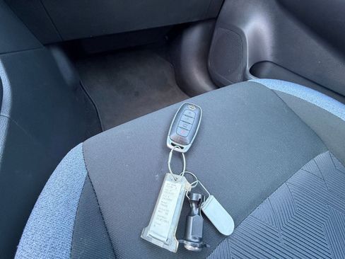 Used 2025 Nissan Versa SV image 22