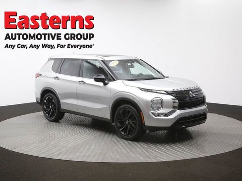 Used 2022 Mitsubishi Outlander SE image 48
