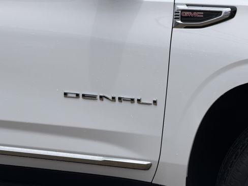 Used 2025 GMC Yukon XL Denali AWD/4WD image 4