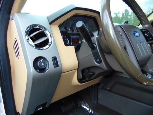 Used 2011 Ford F250 Lariat w/ Lariat Ultimate Pkg image 18