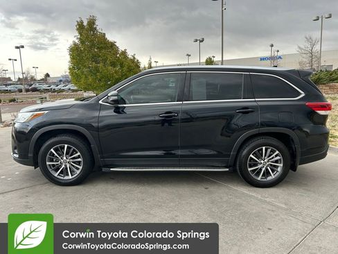 Used 2019 Toyota Highlander XLE FWD image 4