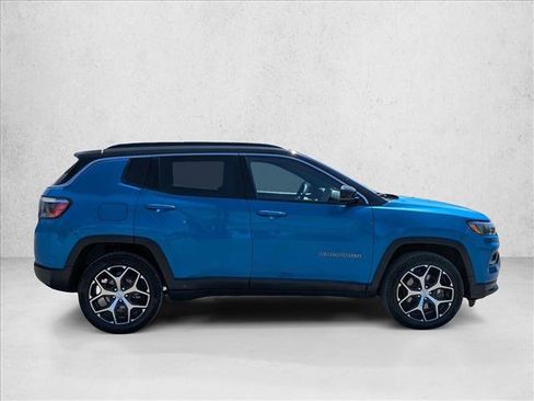 Used 2024 Jeep Compass Limited image 4