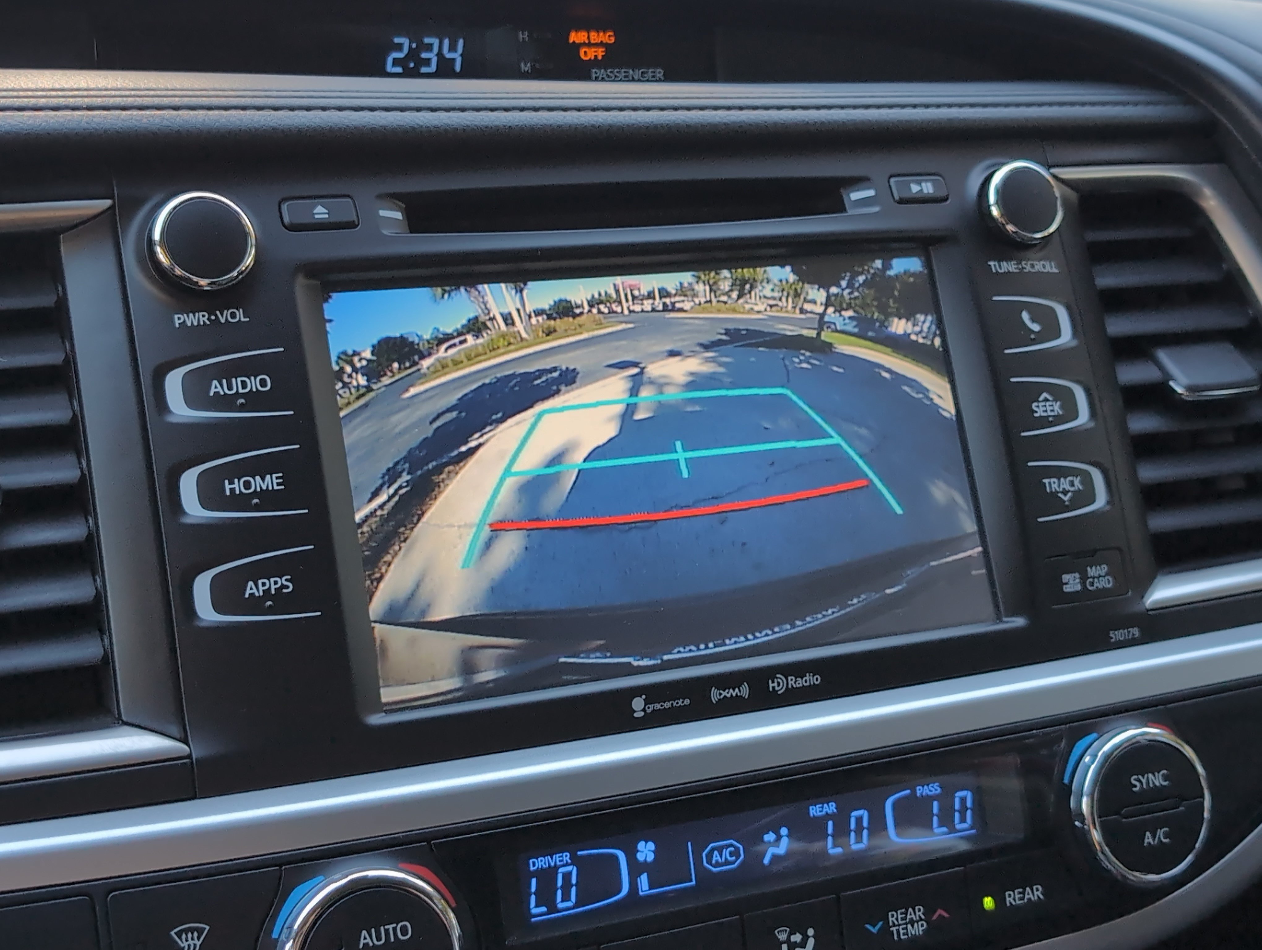 Used 2018 Toyota Highlander SE AWD/4WD image 25