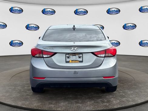 Used 2015 Hyundai Elantra SE w/ Option Group 02 FWD image 4