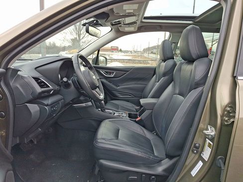 Used 2023 Subaru Forester Touring AWD/4WD image 3