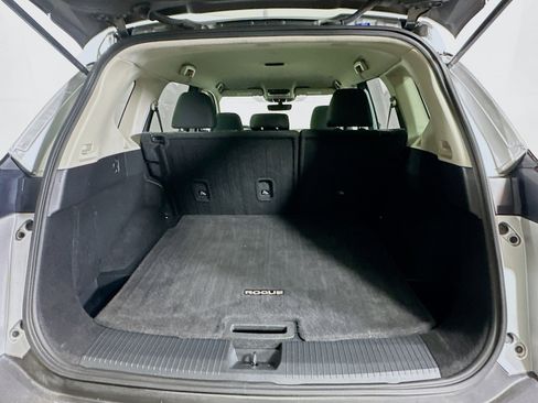 Used 2022 Nissan Rogue SV image 27