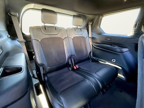 Used 2023 Jeep Grand Cherokee L Laredo image 23