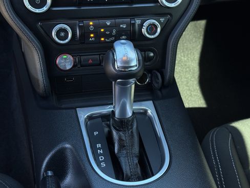 Used 2021 Ford Mustang Coupe image 12