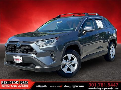 Used 2021 Toyota RAV4 XLE w/ Convenience Package AWD/4WD image 3