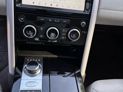 Used 2017 Land Rover Discovery HSE Luxury AWD/4WD image 16