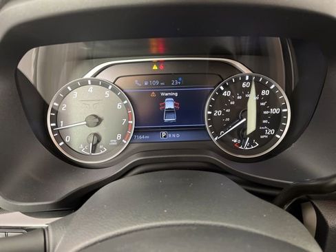 Used 2024 Nissan Titan SV w/ SV Convenience Package image 24