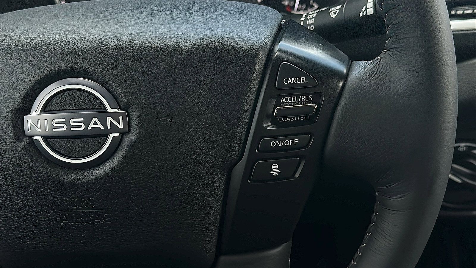 Used 2024 Nissan Frontier SL w/ Technology Package AWD/4WD image 12
