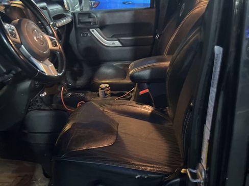 Used 2013 Jeep Wrangler Unlimited Freedom Edition image 8