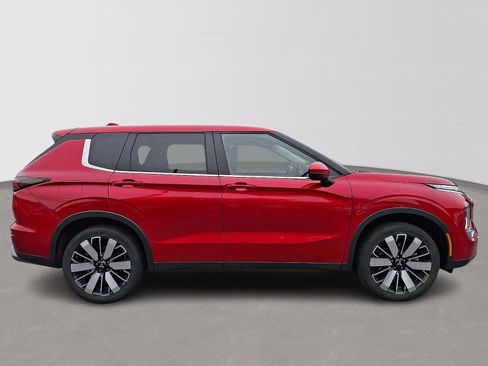 Used 2025 Mitsubishi Outlander SE FWD image 7