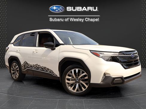 Used 2025 Subaru Forester Touring AWD/4WD image 1