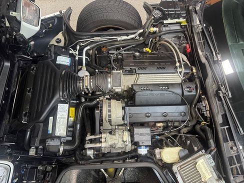 Used 1996 Chevrolet Corvette Coupe RWD image 9