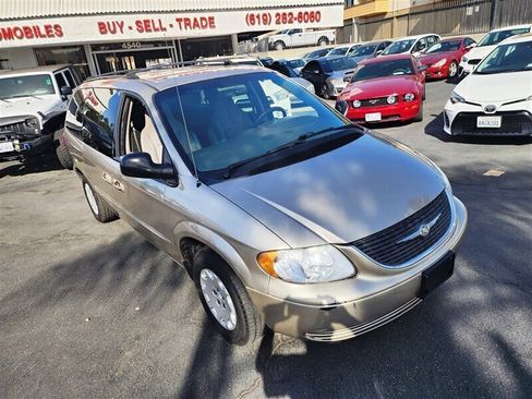 Used 2003 Chrysler Town & Country image 39
