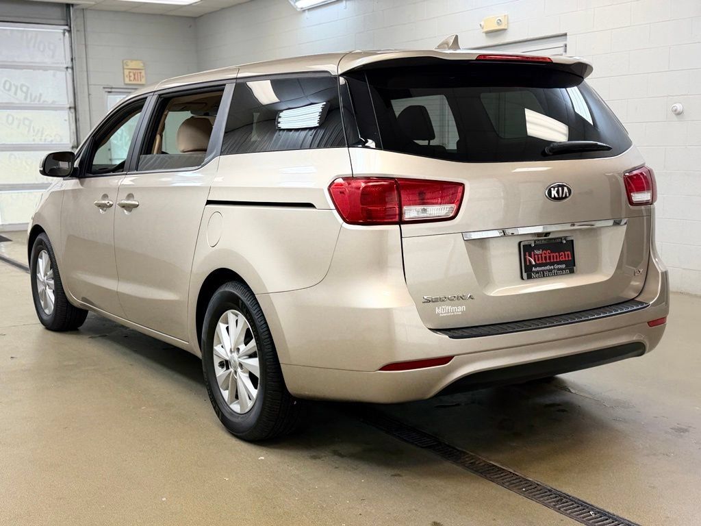 Used 2017 Kia Sedona LX FWD image 7
