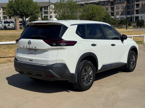 Used 2021 Nissan Rogue S FWD image 4