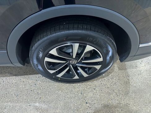 Used 2022 Volkswagen Tiguan S image 12