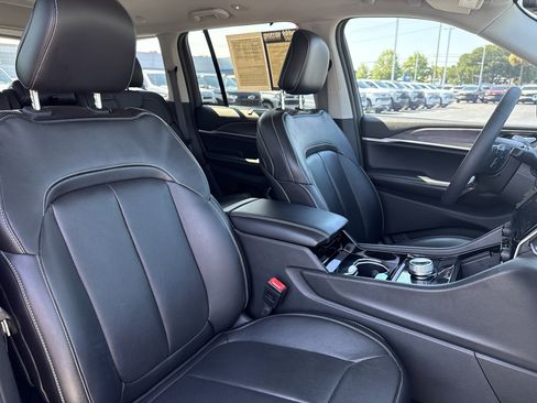 Used 2023 Jeep Grand Cherokee Limited w/ Luxury Tech Group II RWD image 31